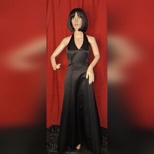 - URBAN GIRL NITES/ SIZE Juniors Size 7/8 / BLACK HALTER STYLE MAXI EVENING GOWN